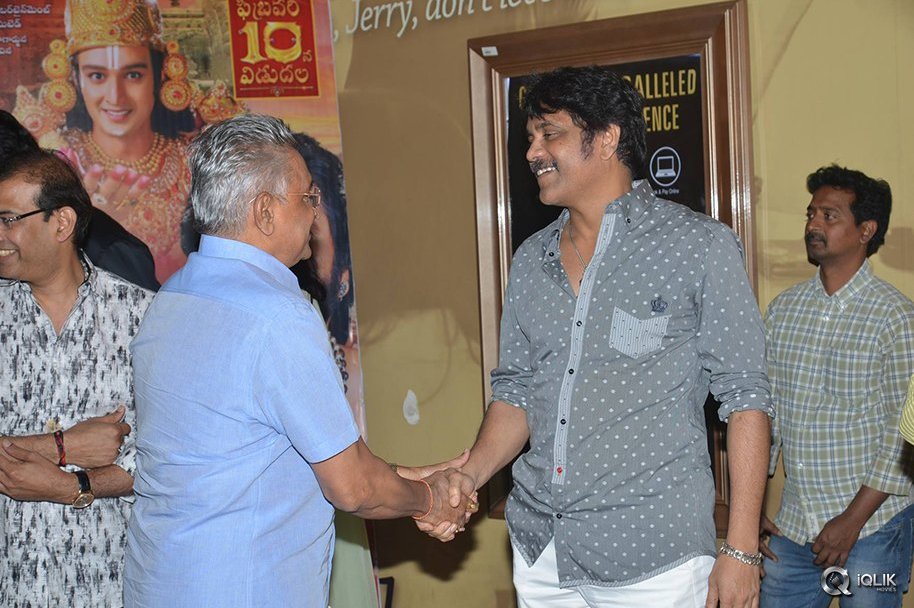 Celebs-at-Om-Namo-Venkatesaya-Movie-Special-Show